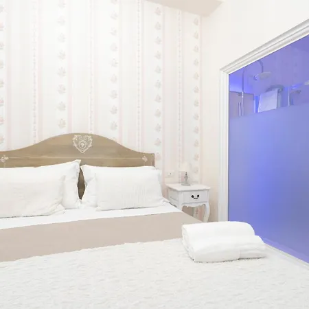 Palazzo Alessandrini Bed & Breakfast *